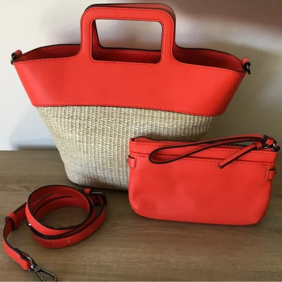 Vera Wang Straw Bag w/Faux Leather Trim Double Handles Crossbody Strap and Pouch - Picture 2 of 4